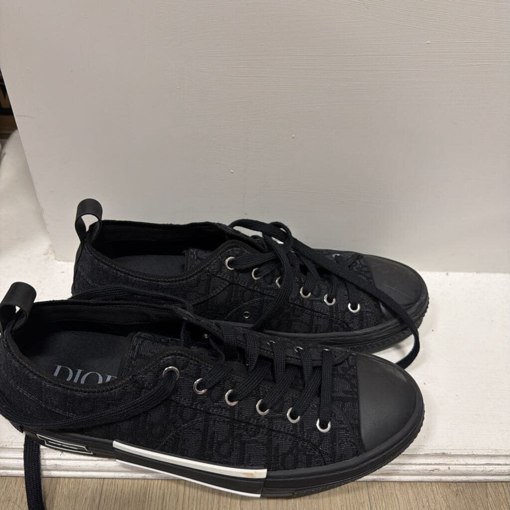 Black Oblique Sneaker