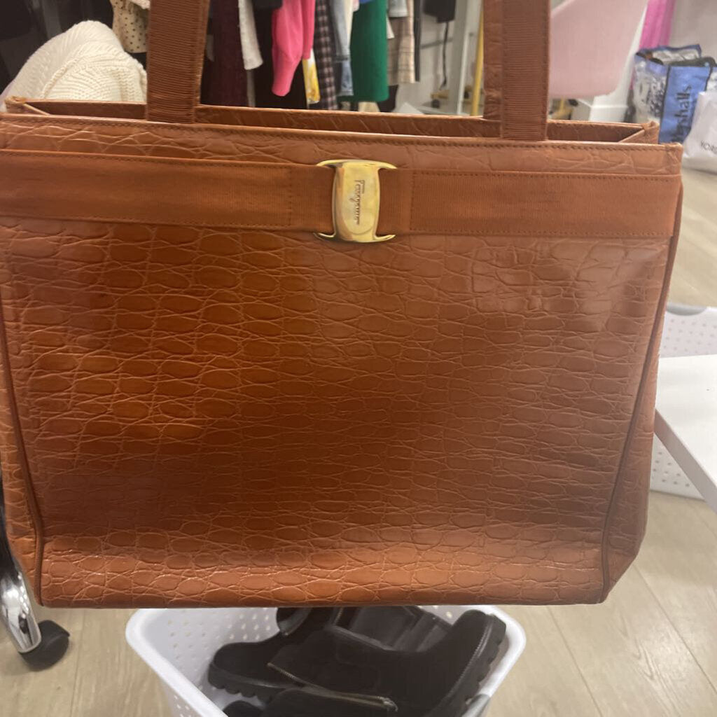 Lt Brown Vara Bow Croc Embossed Tote