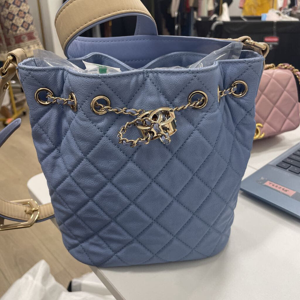 2021 Lt Blue Bucket Bag (est 4900)