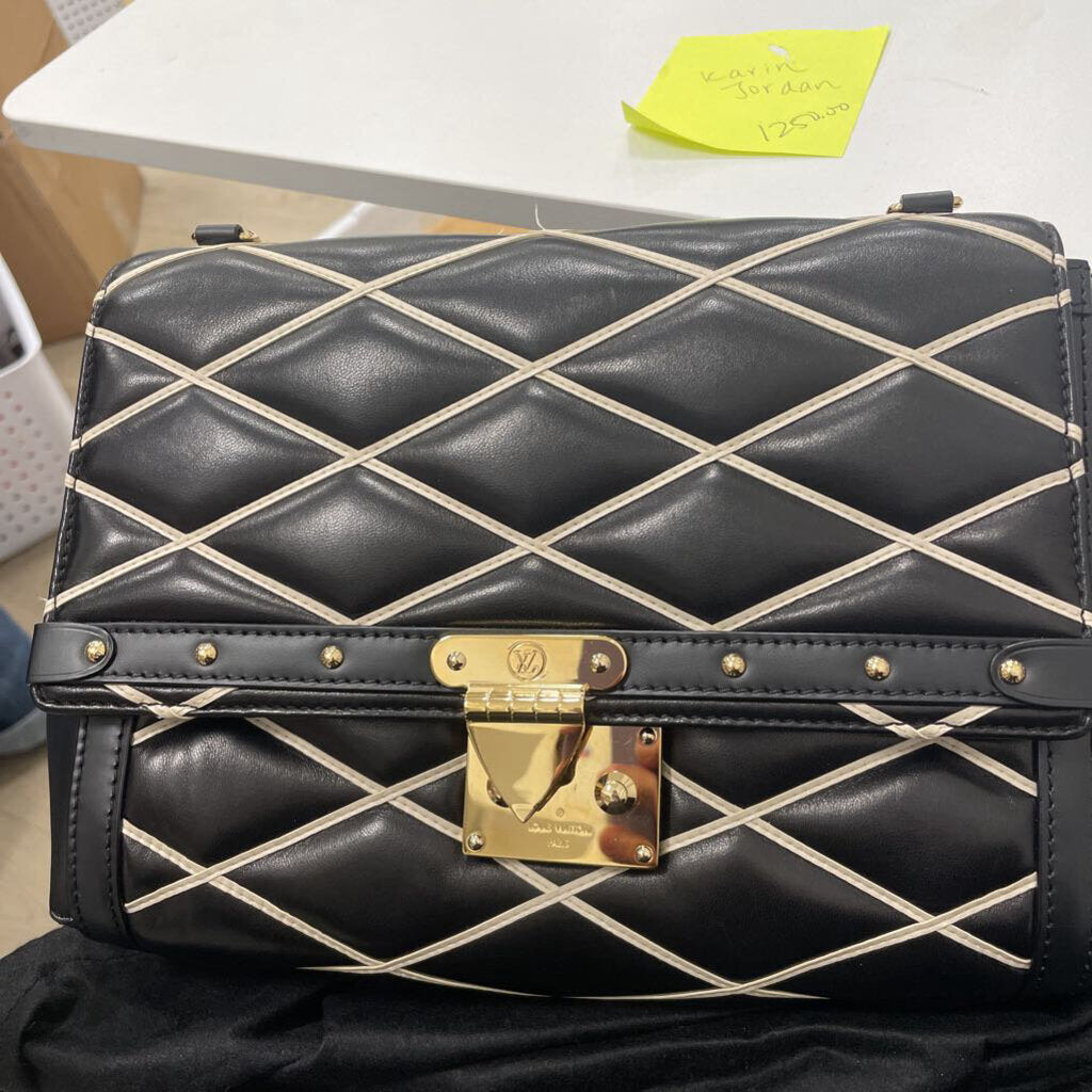 Black Malletage Pochette Flap Bag(est 4400)