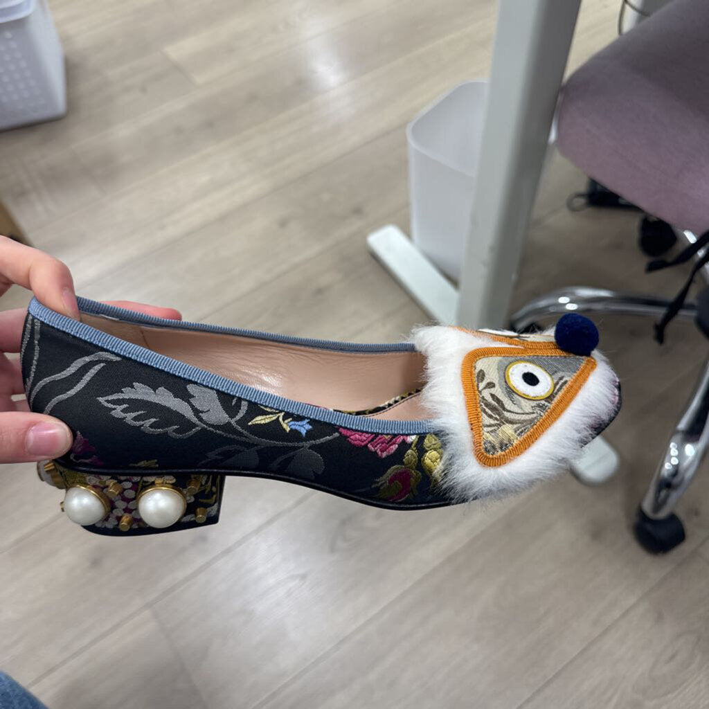 Jacquard Fabric Pearl Embellished Pump (NWT)