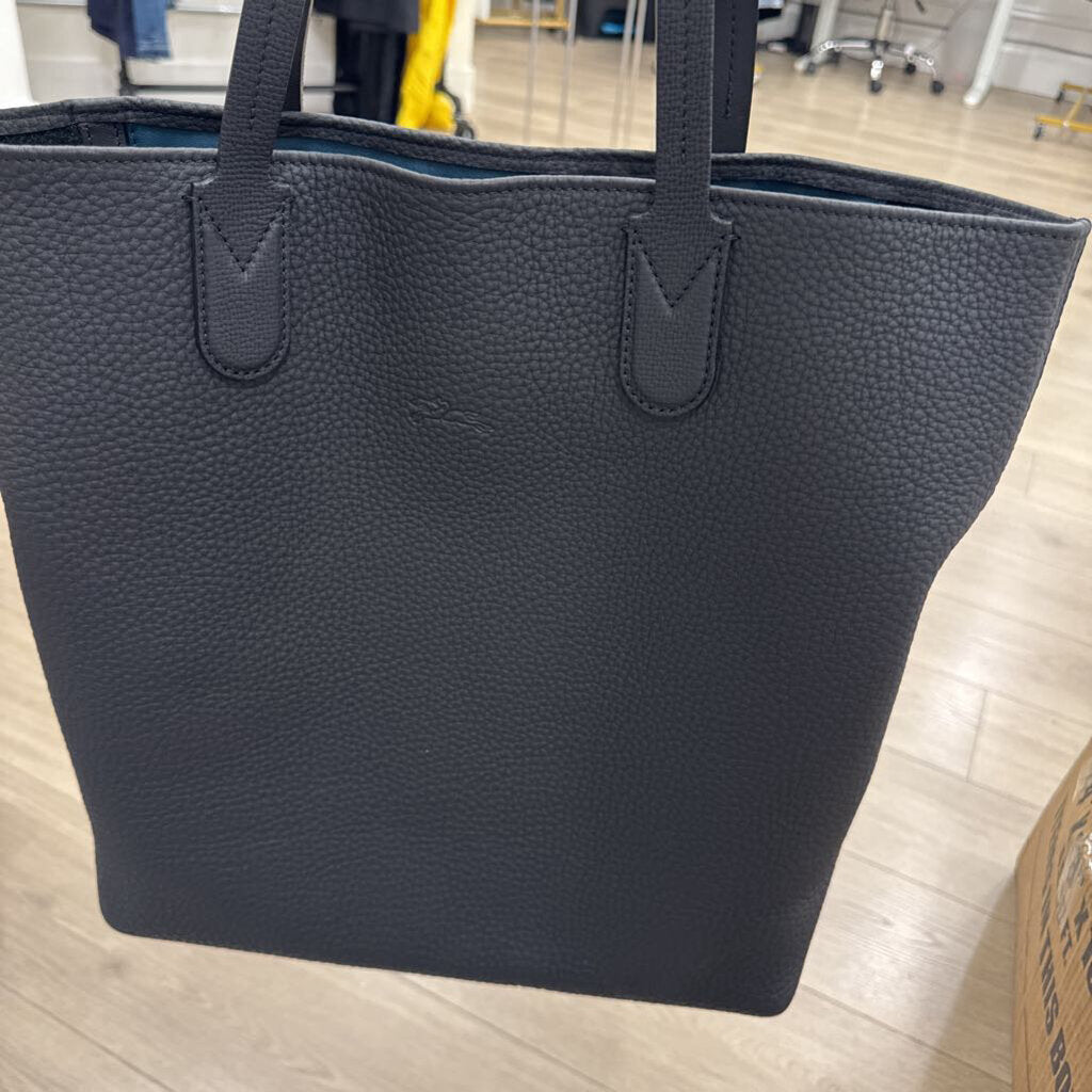 Black Leather Tote Bag (est R. 720)