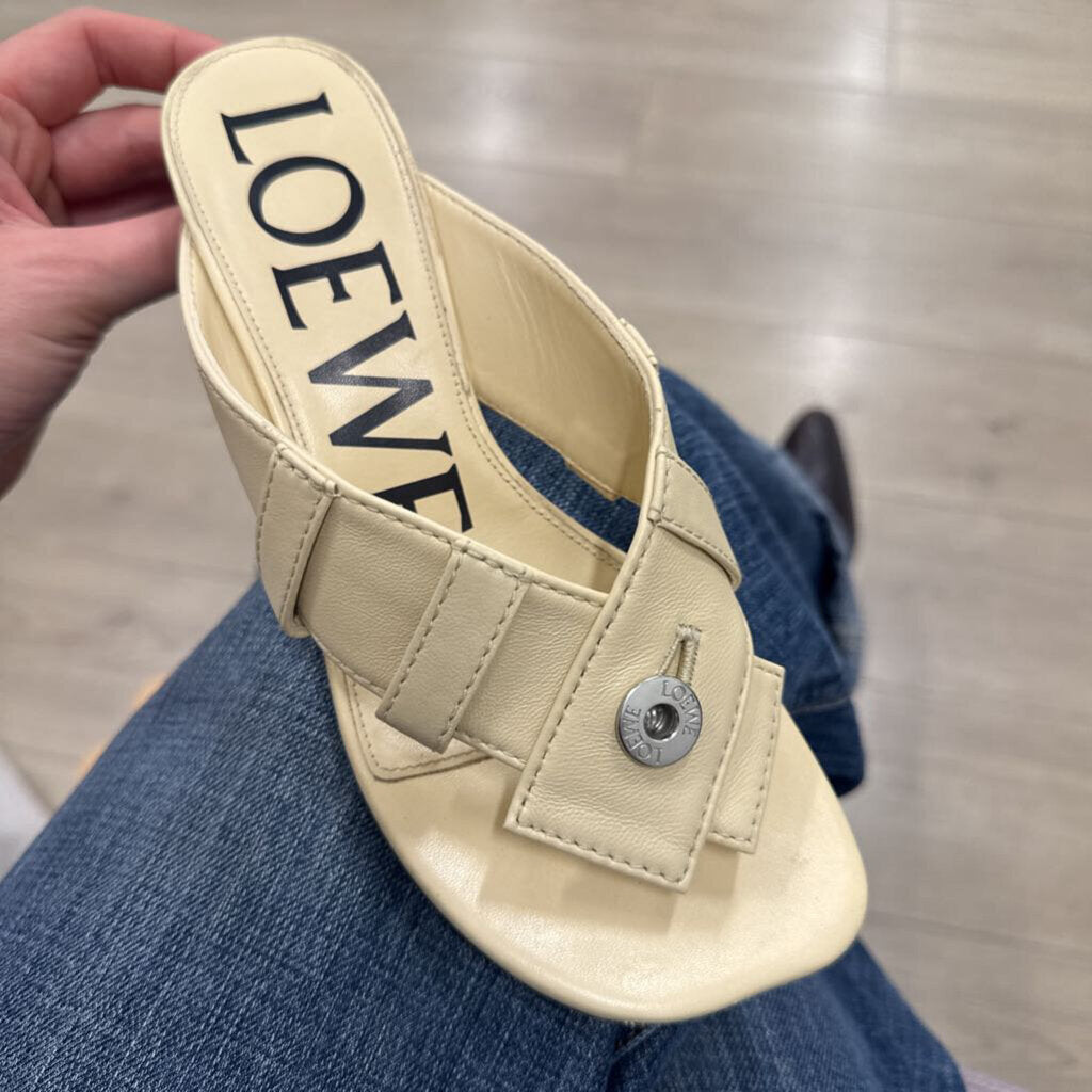 Cream Leather Kitten Heel (as is-wear)