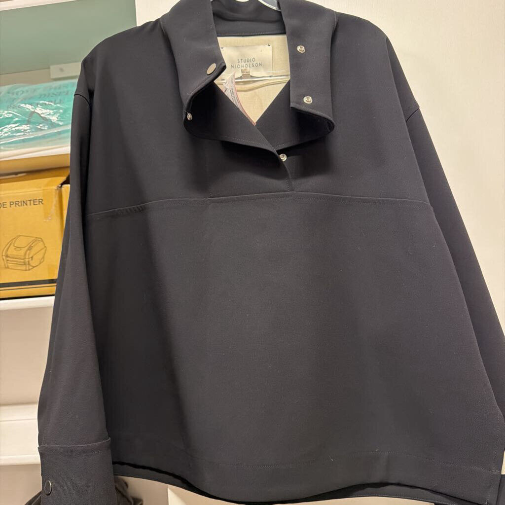 Black Pullover Jacket (est 755)