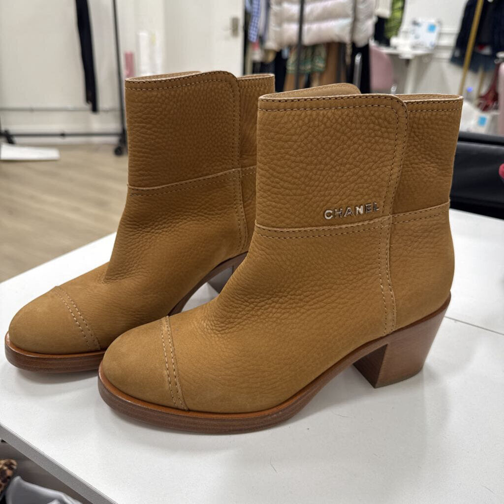 Lt Brown Suede Ankle Boot