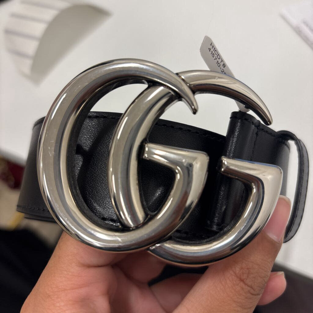 Gucci Black Leather Silver GG Belt