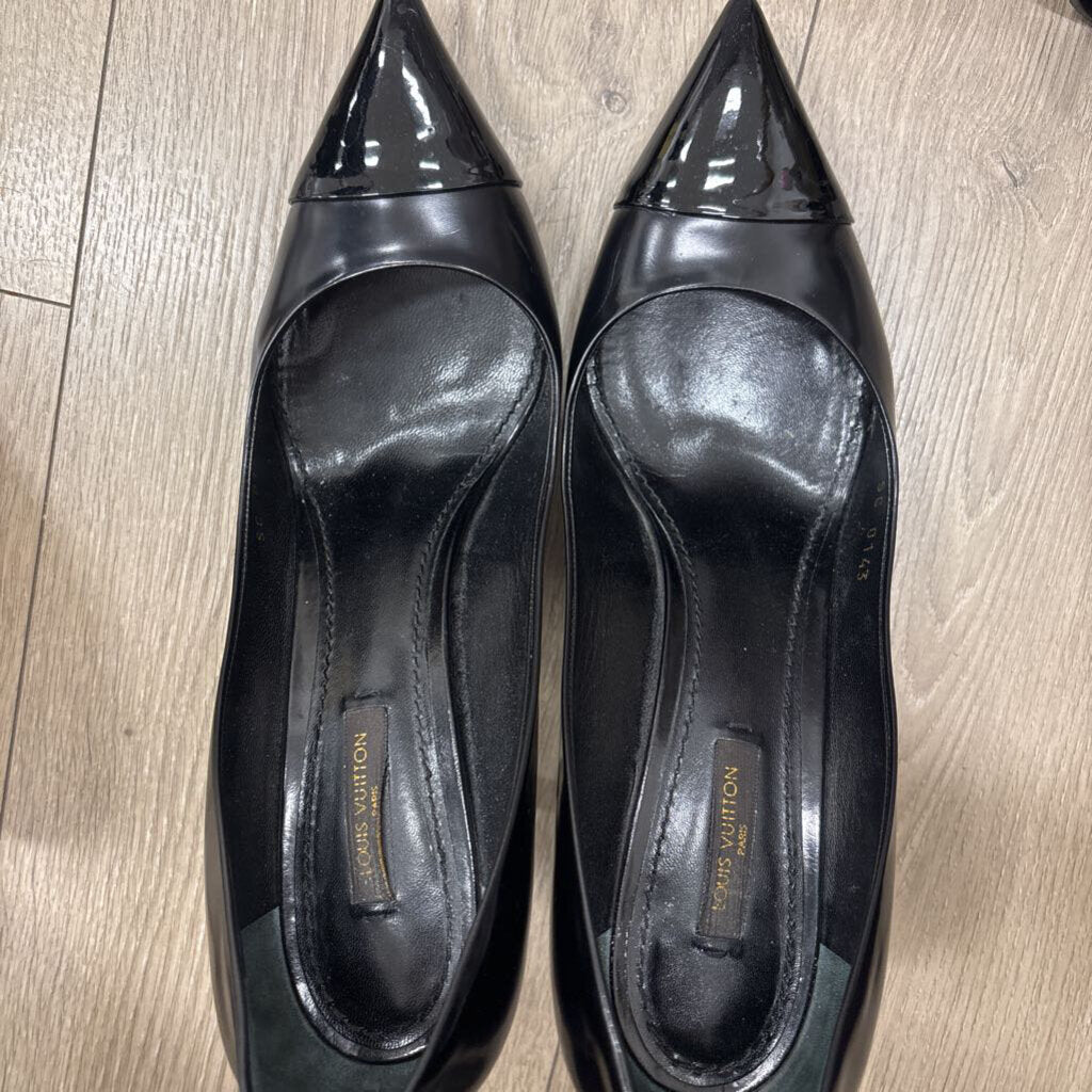 Black Leather Pump