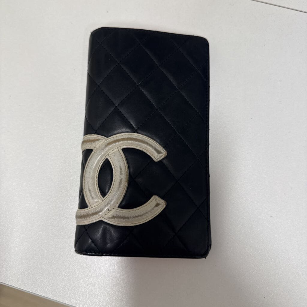 B&W Leather Quilted Wallet (as is)