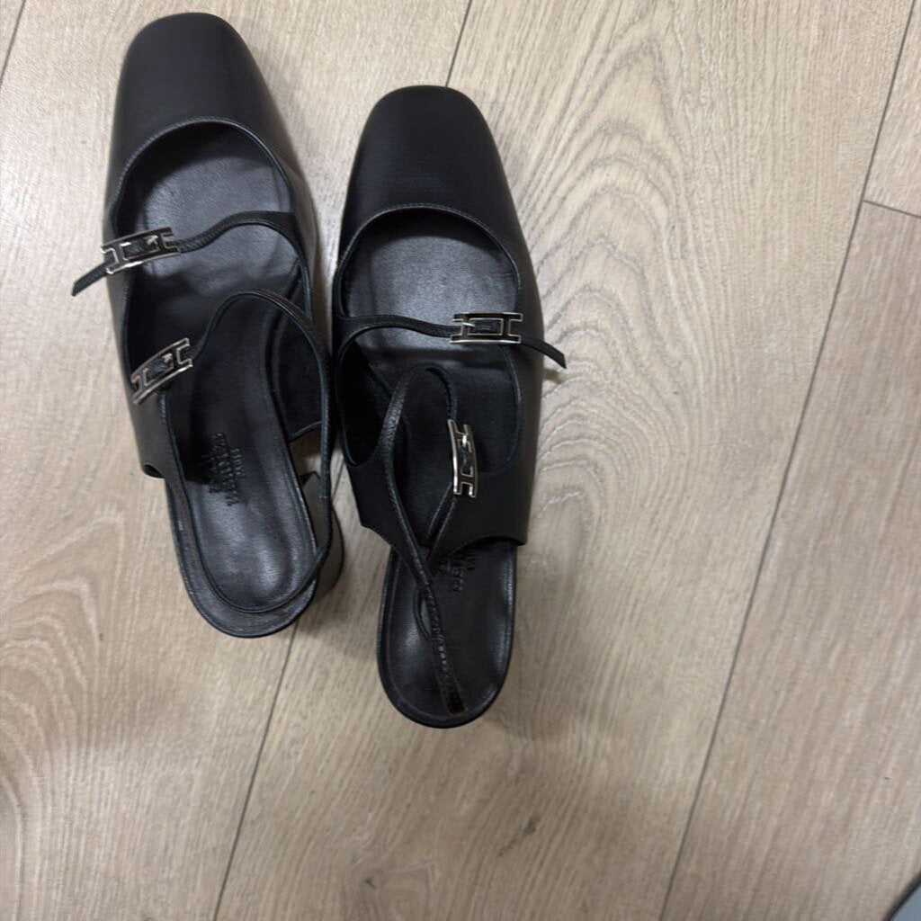 Black Leather Jackie Pump