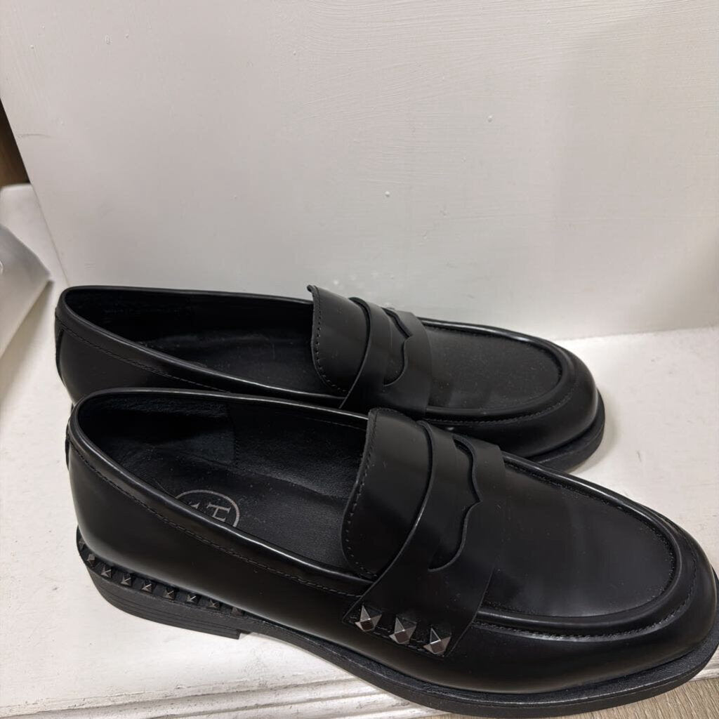 Back Leather Loafer w/ Studs