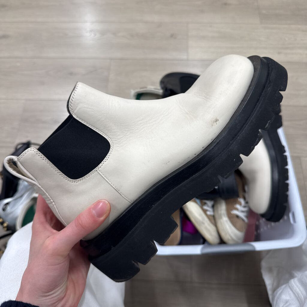 Cream/Black Chealsea Boots