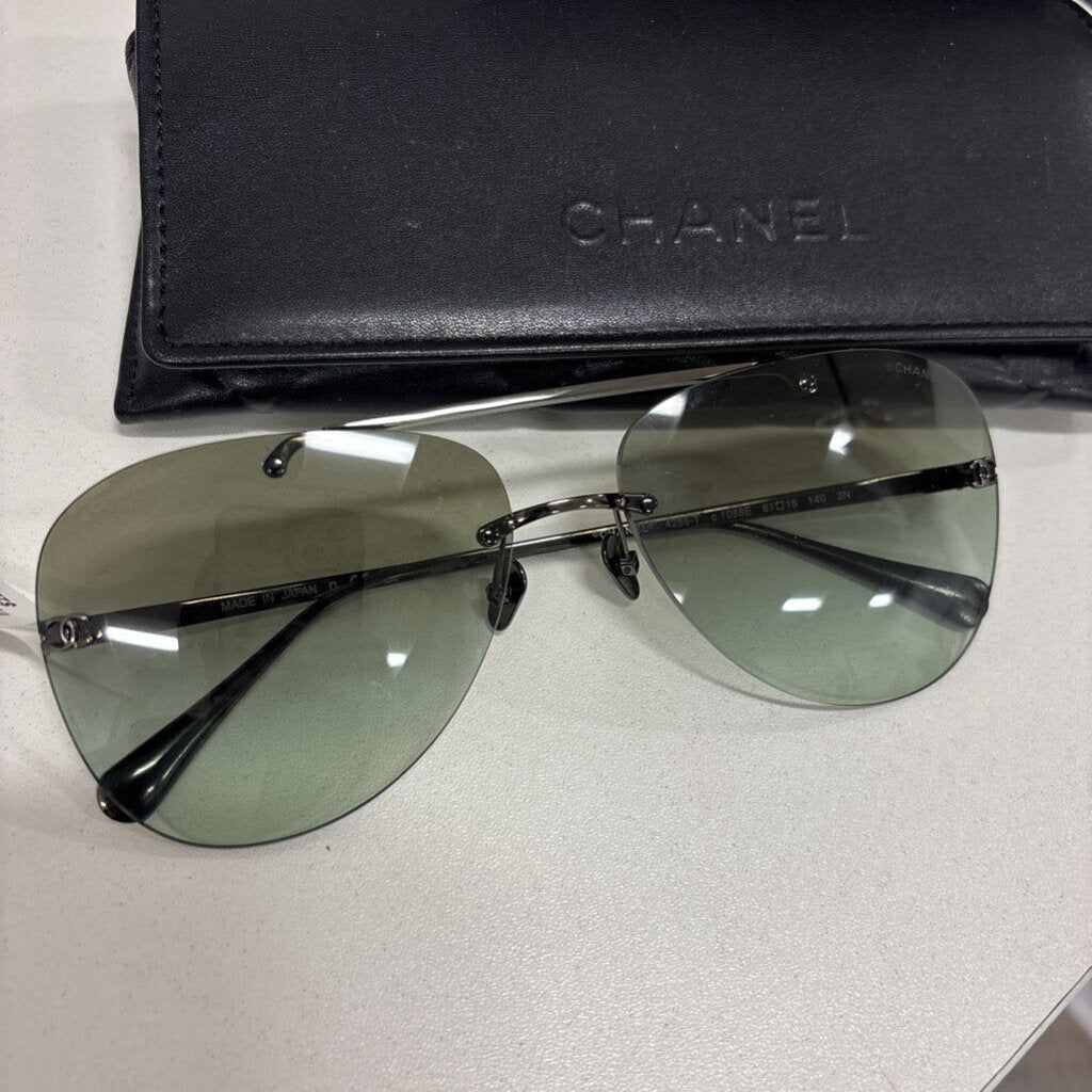 Black Aviator Sunglasses (case)