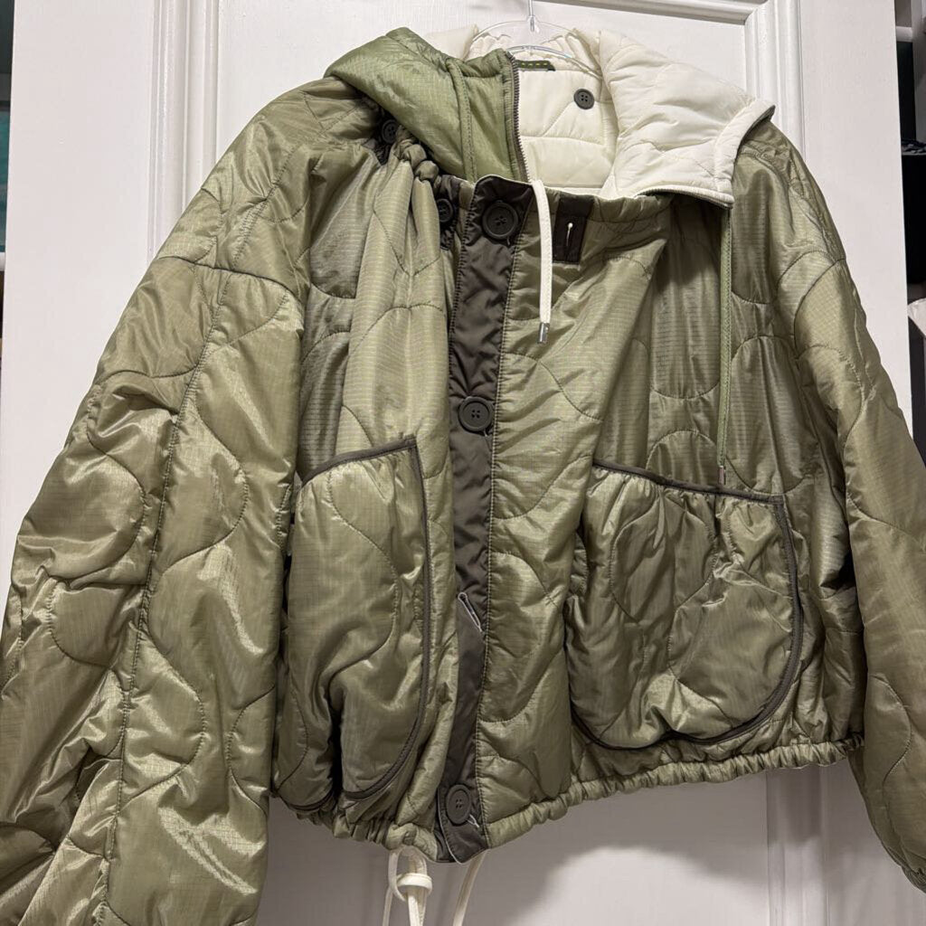 Green/White Reversible Quilted Cropped Jacket (est 1395)