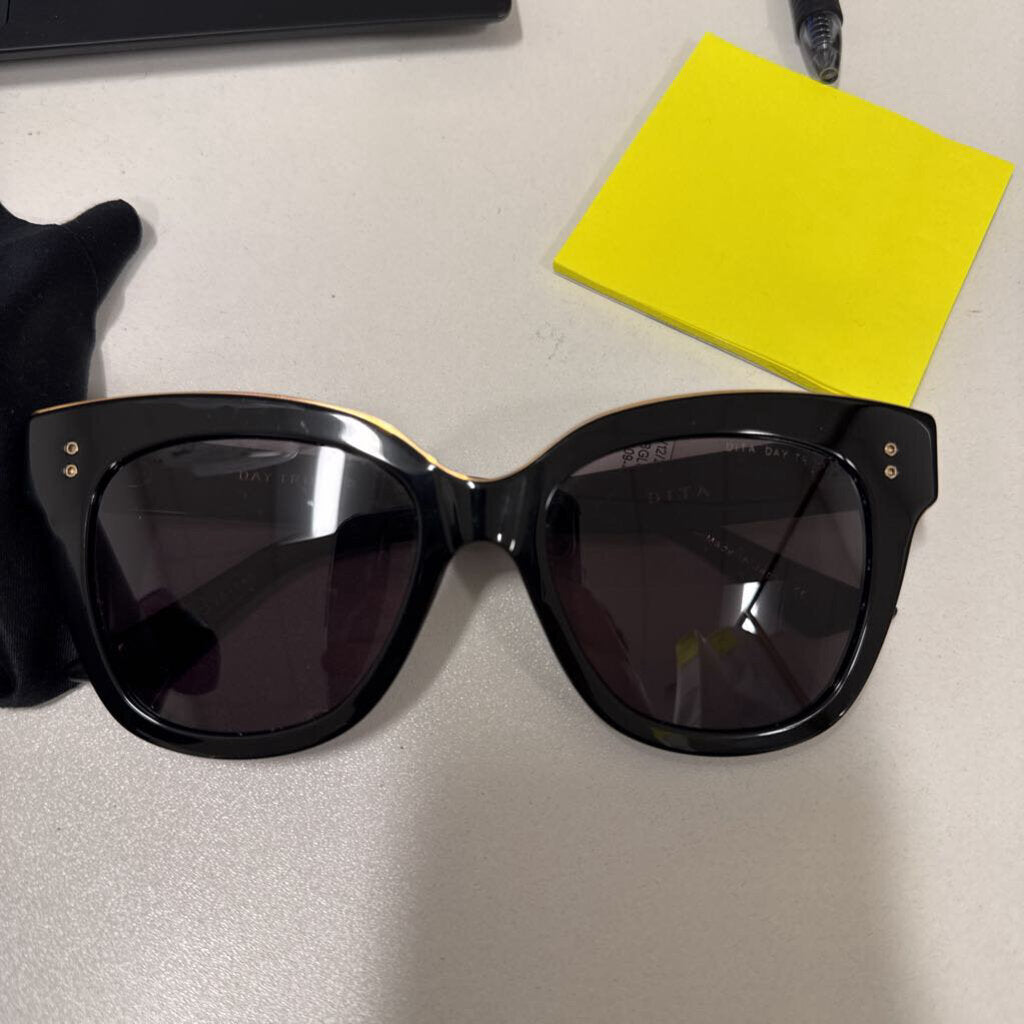 Black 'Day Tripper' Sunglasses w/ Case