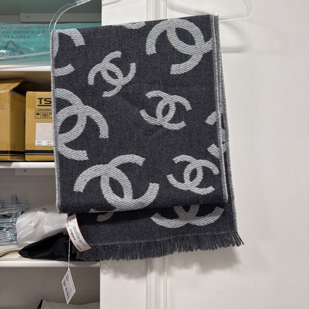 2026 Grey Wool Blend Logo Scarf (NWT 925)