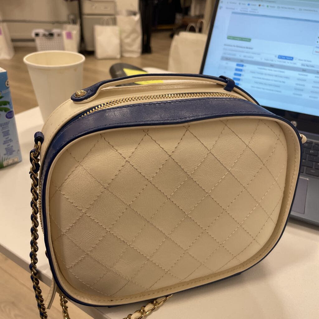 Cream/Navy Vanity Case