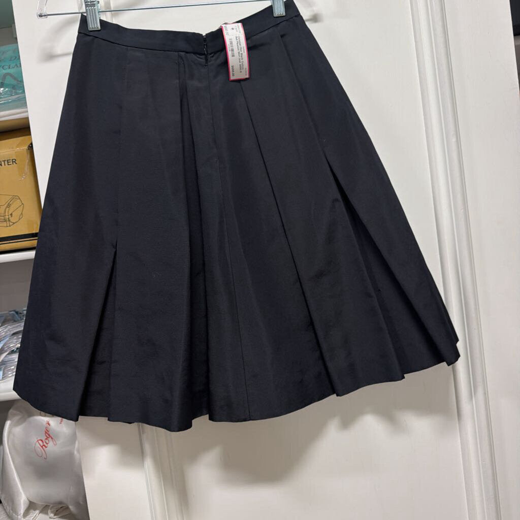 Black Cotton Midi Pleated Skirt (est 3000)